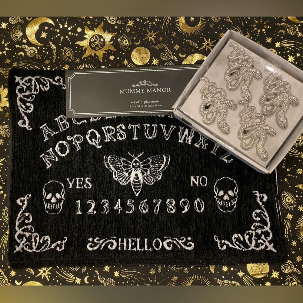 MUMMY MANOR NWT Halloween 4 Piece Ouija Fabric Placemats & Snake Napkin Rings